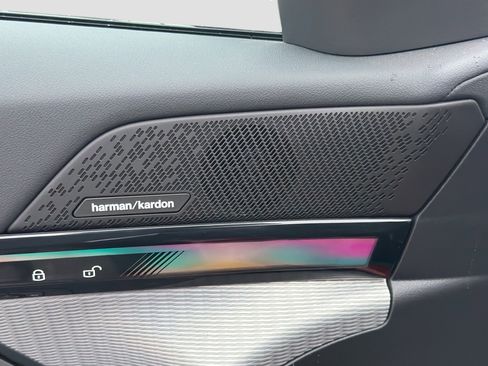 Used 2025 BMW i5 eDrive40i image 23