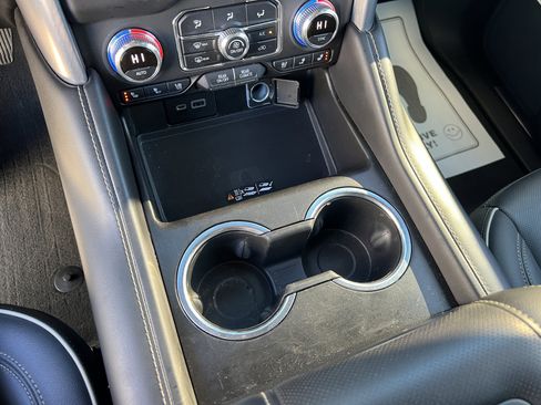 Used 2021 GMC Yukon SLT image 23