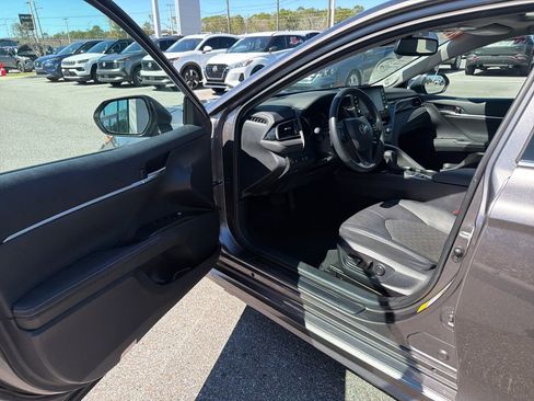 Used 2023 Toyota Camry XSE w/ Navigation Package image 13