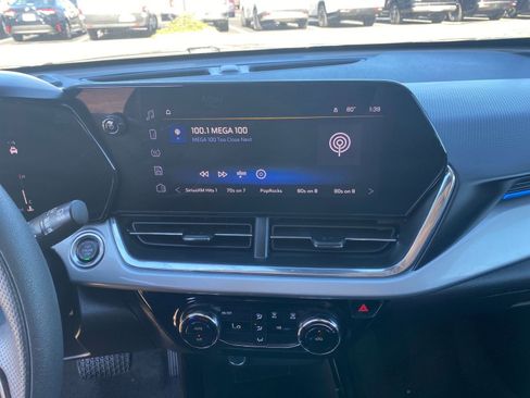 Used 2025 Chevrolet Trax LT image 24