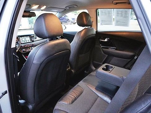 Used 2019 Kia Niro EX image 17