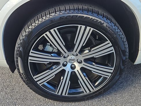 Used 2025 Volvo XC90 B6 Plus w/ Protection Package Premier image 4
