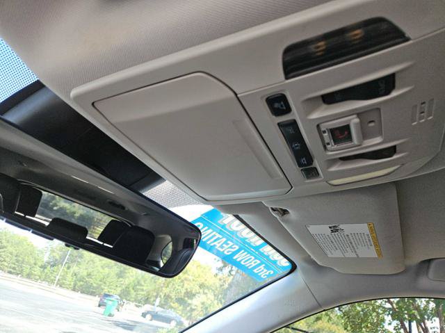 Used 2020 Toyota Highlander XLE FWD image 24