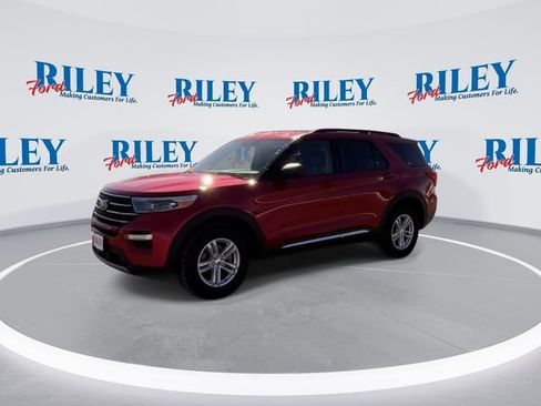 Certified 2021 Ford Explorer XLT w/ Equipment Group 202A AWD/4WD image 4