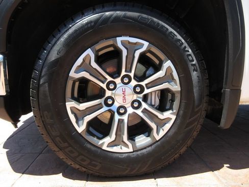 Used 2025 GMC Sierra 1500 SLT RWD image 9