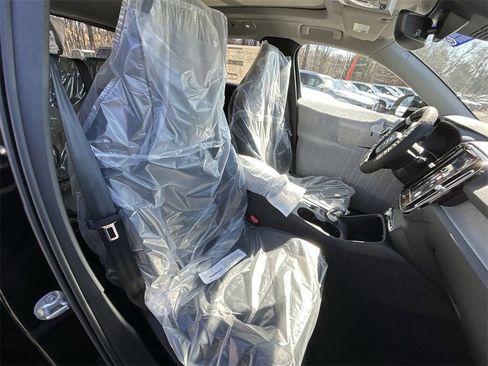 New 2025 Volvo XC40 B5 Core w/ Protection Package Premier image 15