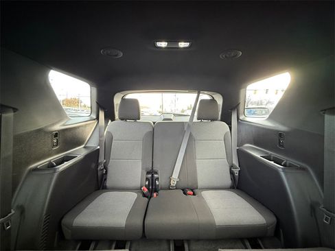 Used 2023 Chevrolet Traverse LT image 19