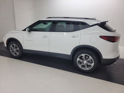 Used 2024 Chevrolet Blazer LT w/ Convenience Package FWD image 3