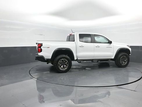Used 2024 Chevrolet Colorado ZR2 w/ Safety Package AWD/4WD image 8
