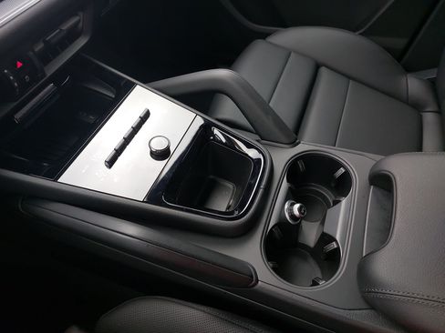 Certified 2026 Porsche Cayenne AWD/4WD image 27