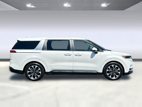 Used 2024 Kia Carnival EX FWD image 7