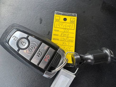 Used 2020 Ford Explorer XLT w/ Equipment Group 202A AWD/4WD image 12