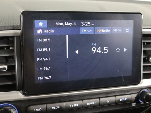 Used 2025 Hyundai Venue SEL FWD image 28