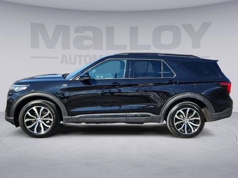 Certified 2025 Ford Explorer ST-Line AWD/4WD image 2