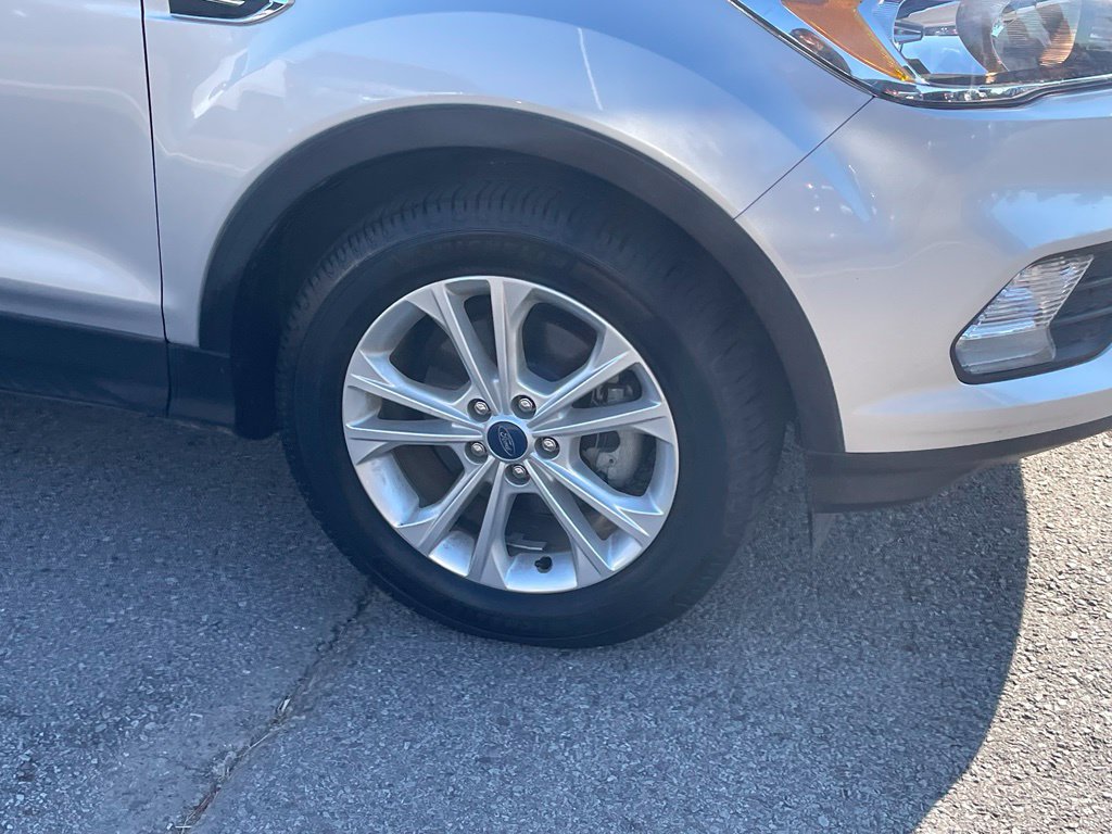 Used 2019 Ford Escape SE FWD image 4