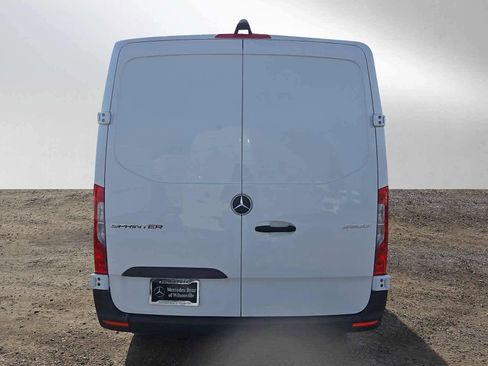 Used 2025 Mercedes-Benz Sprinter 2500 image 4