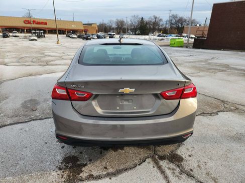 Used 2017 Chevrolet Malibu LT image 4