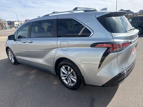 Used 2025 Toyota Sienna Limited image 3
