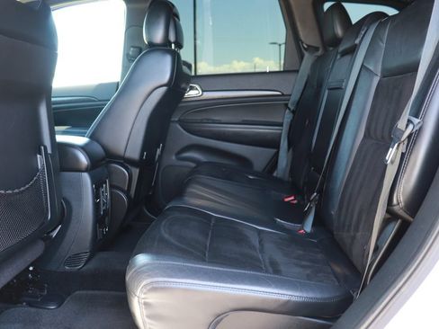 Used 2017 Jeep Grand Cherokee Altitude RWD image 12