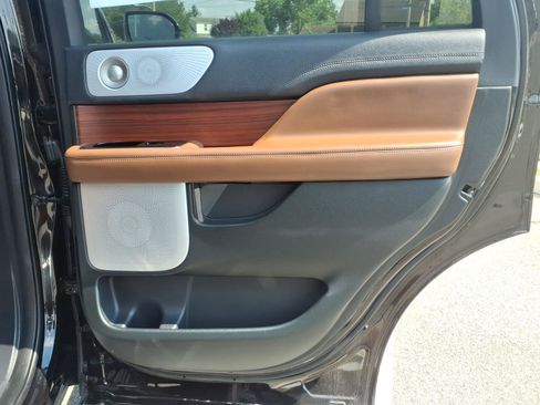 Used 2024 Lincoln Navigator Reserve AWD/4WD image 32