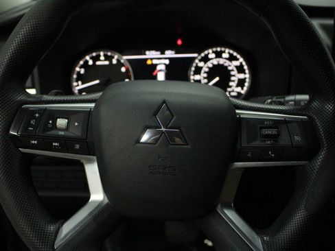 Used 2022 Mitsubishi Outlander ES image 10