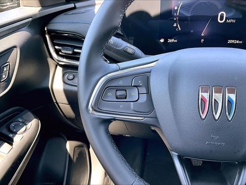 Used 2025 Buick Envista Sport Touring w/ Advanced Safety Package FWD image 19