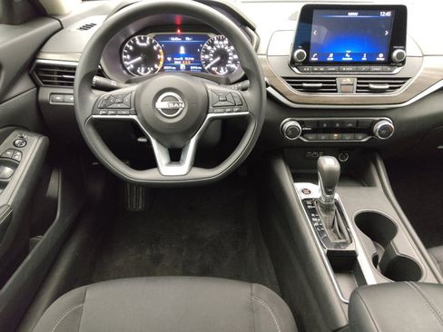 Used 2025 Nissan Altima 2.5 SV FWD image 22