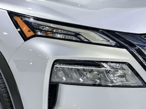 Used 2023 Nissan Rogue SV FWD image 11