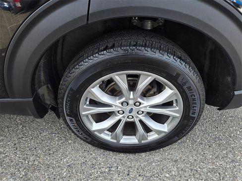 Used 2023 Ford Explorer XLT w/ Equipment Group 202A image 9