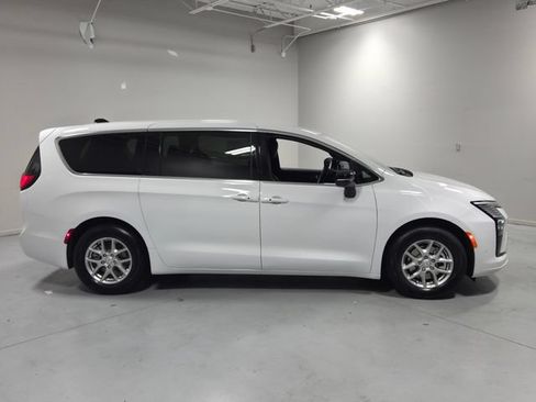 New 2027 Chrysler Pacifica Select w/ Family Tech Group FWD image 19