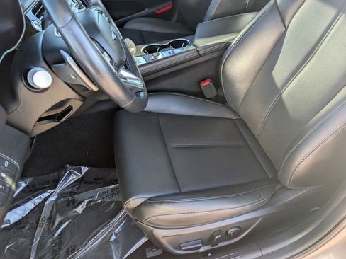 Used 2025 Genesis G70 2.5T image 11