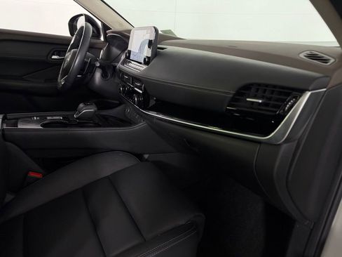 Used 2023 Nissan Rogue SL w/ SL Premium Package image 34