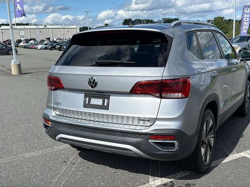 Used 2023 Volkswagen Taos SE w/ Panoramic Sunroof Package AWD/4WD image 6