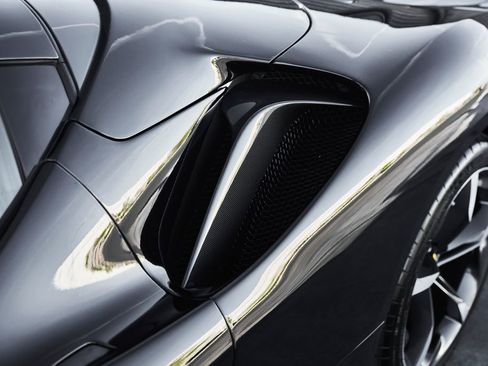 Used 2024 Ferrari SF90 Spider image 11