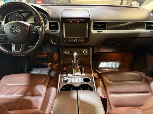 Used 2014 Volkswagen Touareg Executive AWD/4WD image 14