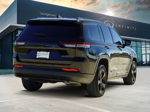 Used 2022 Jeep Grand Cherokee L Laredo image 5