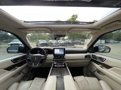 Used 2019 Lincoln Navigator Reserve AWD/4WD image 14
