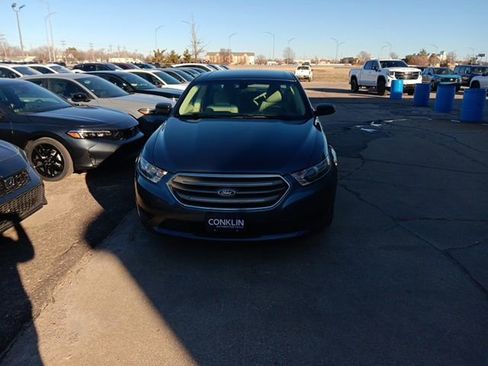 Used 2019 Ford Taurus SE image 10