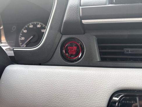 Used 2025 Honda Pilot EX-L image 18