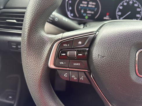 Used 2018 Honda Accord LX image 17