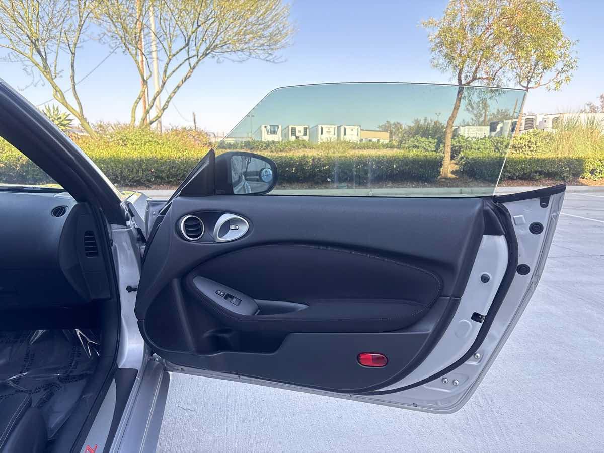 Used 2013 Nissan 370Z Coupe RWD image 13