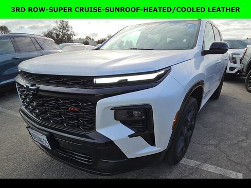 Used 2024 Chevrolet Traverse RS FWD image 1