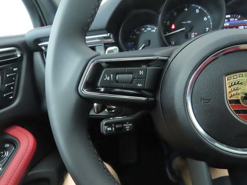 Used 2025 Porsche Macan AWD/4WD image 14