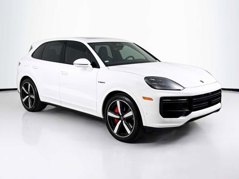 New 2026 Porsche Cayenne Turbo image 7