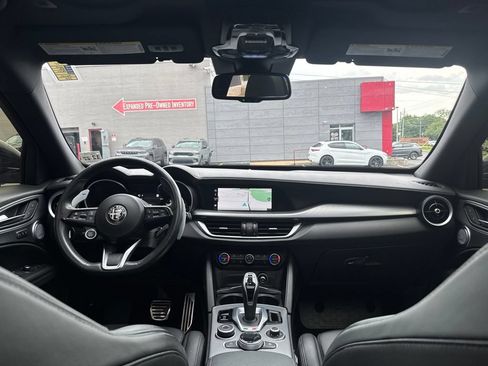 Used 2023 Alfa Romeo Stelvio Veloce AWD/4WD image 34