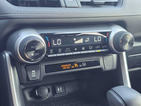 Used 2019 Toyota RAV4 LE AWD/4WD image 21