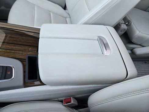 Used 2023 Cadillac Escalade ESV Sport Platinum w/ LPO, ONYX Package image 39