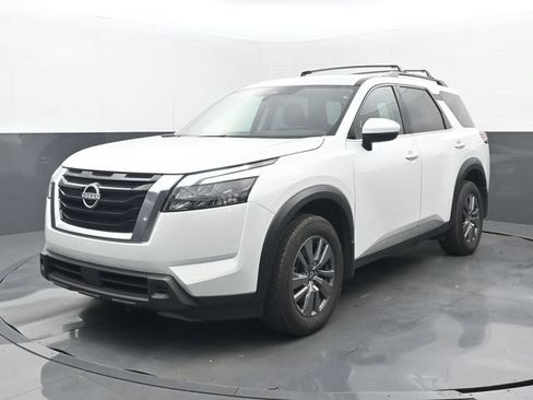 Used 2025 Nissan Pathfinder SV AWD/4WD image 8