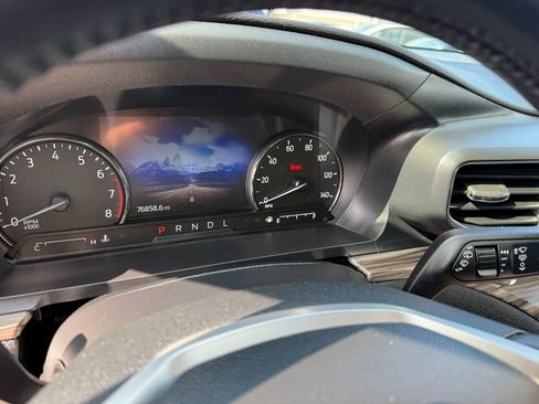 Used 2023 Ford Explorer Limited image 22