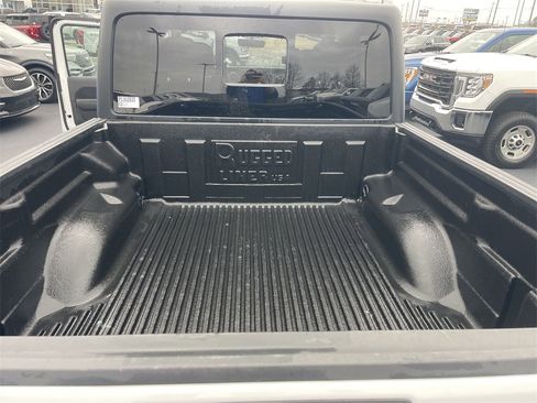 Used 2023 Jeep Gladiator Overland image 29
